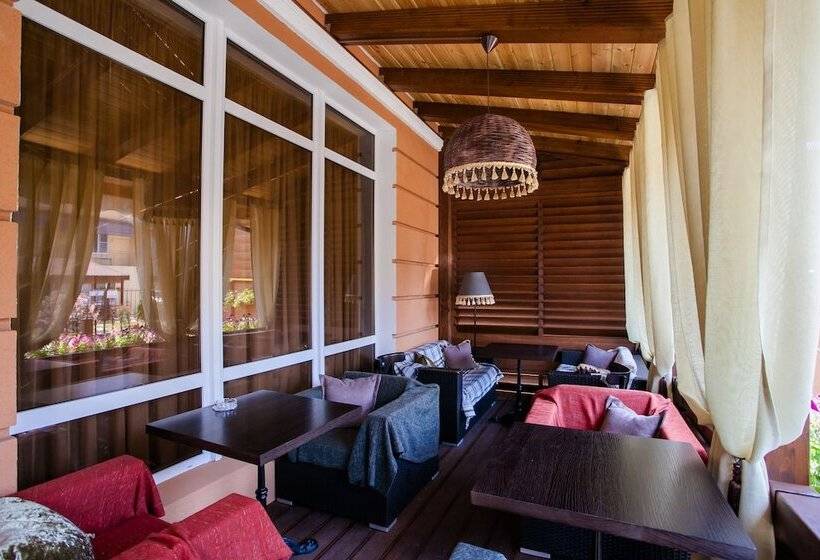 בית מלון כפרי Zhemchug Village