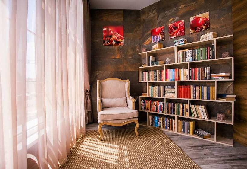 בית מלון כפרי Zhemchug Village