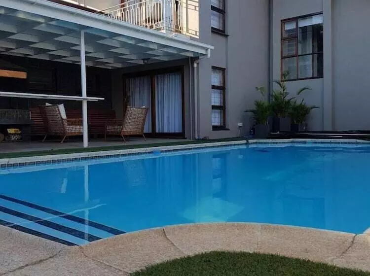 ホテル A Queenslin Guesthouse