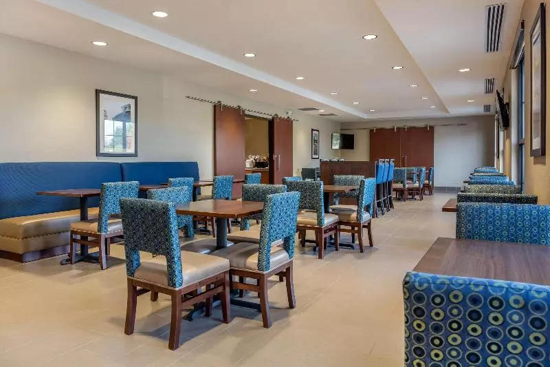 ホテル Comfort Inn & Suites Boise Airport