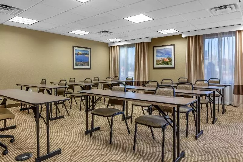 ホテル Comfort Inn & Suites Boise Airport