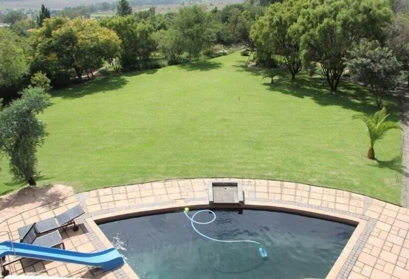 Hotel Glenda's Guest Suites