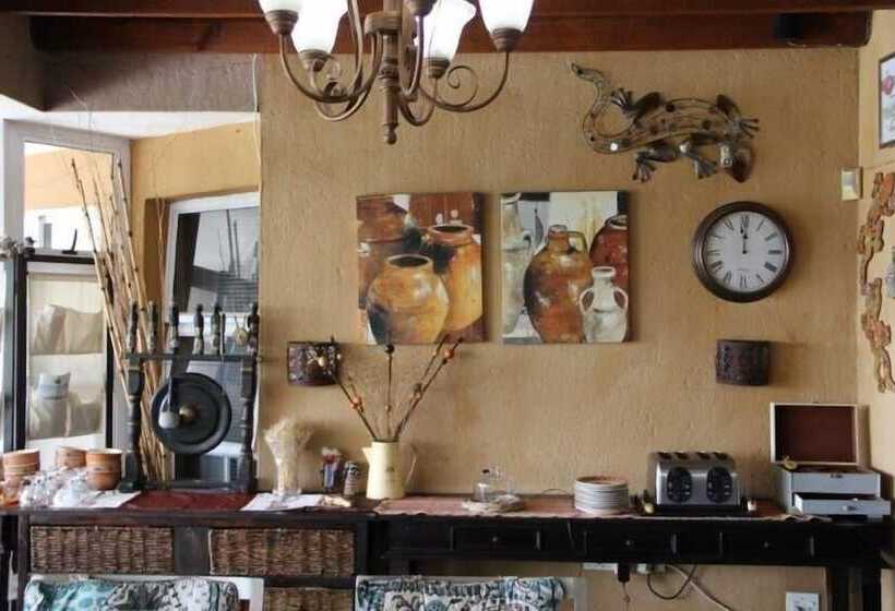 Hotel Glenda's Guest Suites