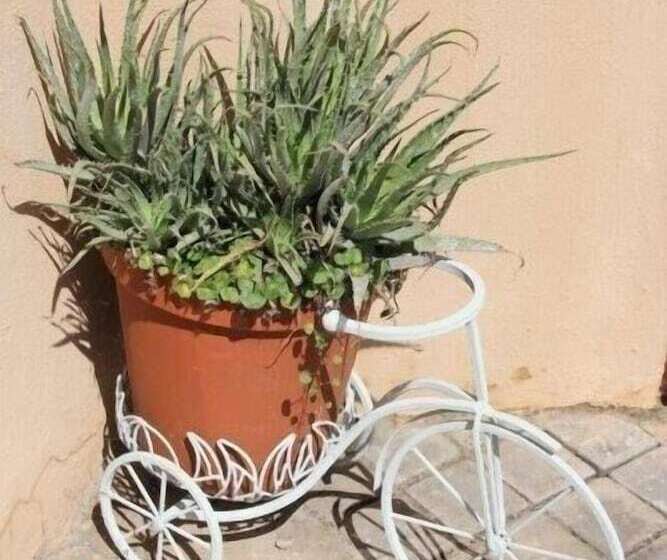 Hotel Glenda's Guest Suites