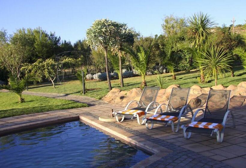 Hotel Glenda's Guest Suites