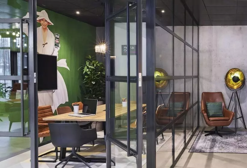 ホテル Moxy Duesseldorf South