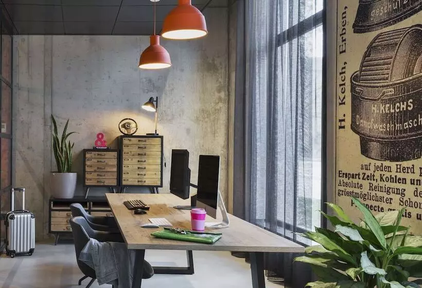 ホテル Moxy Duesseldorf South