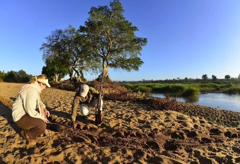Hotelli Mtomeni Safari Camp
