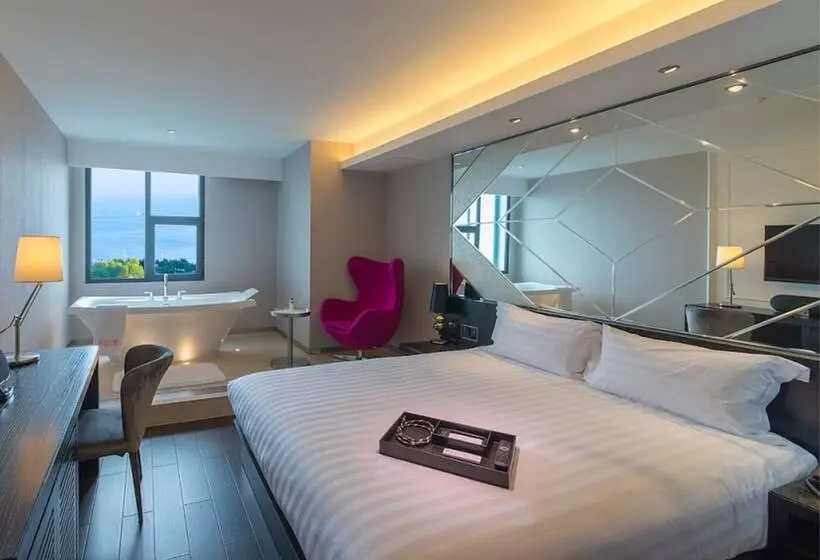 Orange Crystal Hotel Wusi Square Seaview