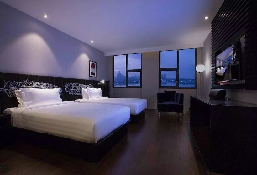 Orange Crystal Hotel Wusi Square Seaview
