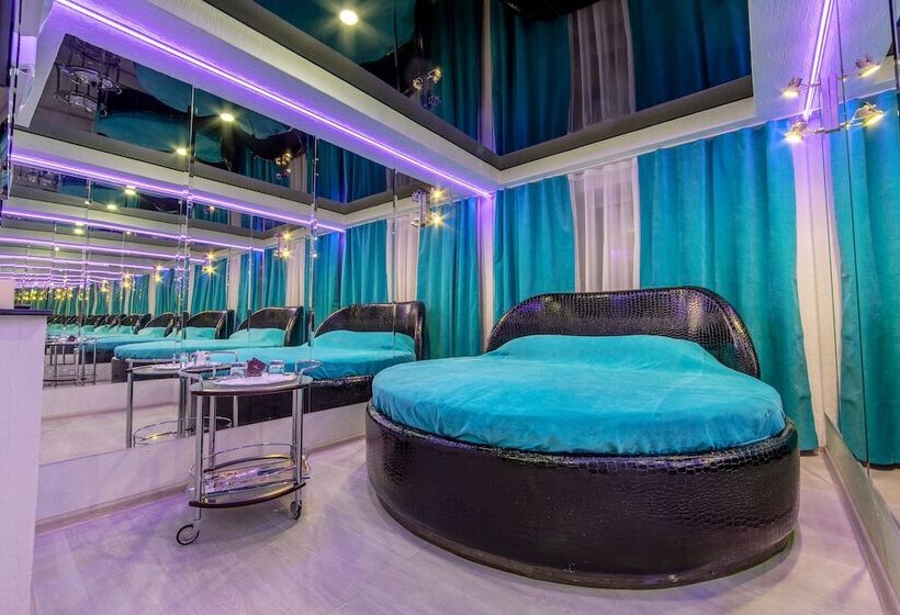 Alex Hotel On Rybatskaya