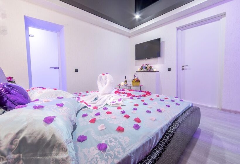 Alex Hotel On Rybatskaya