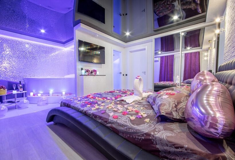 Alex Hotel On Rybatskaya