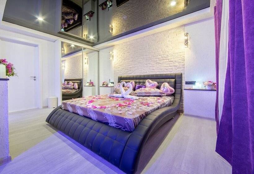 Alex Hotel On Rybatskaya