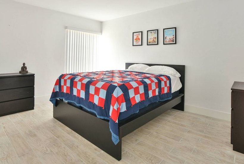 فندق Artrageous On The River By Rocketstay