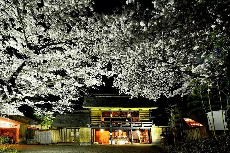 Hotelli Kawabaonsen Kayabukinogensenyuyado Yutorian