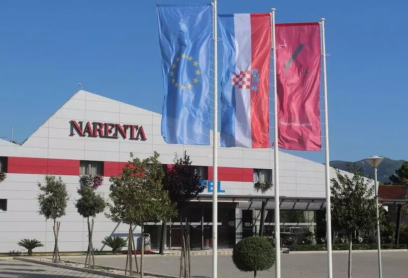 ホテル Narenta