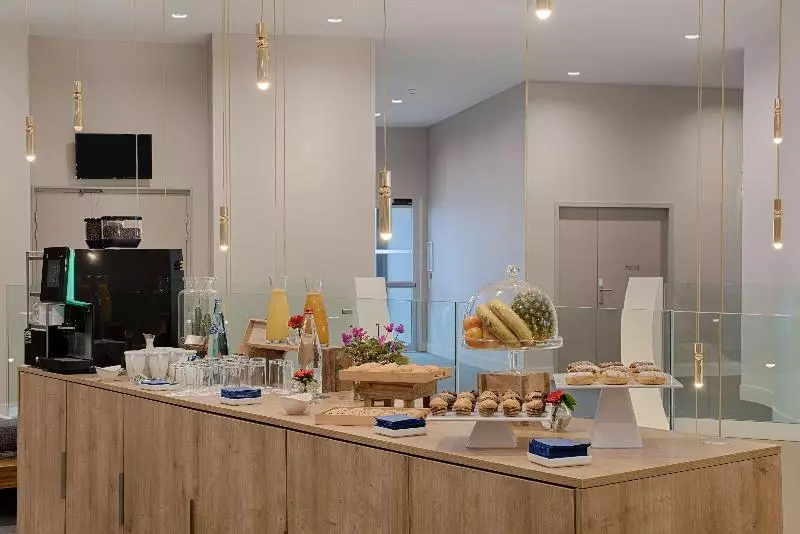 ホテル NH Toulouse Airport