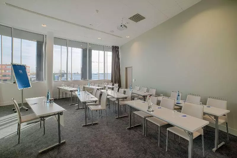 ホテル NH Toulouse Airport