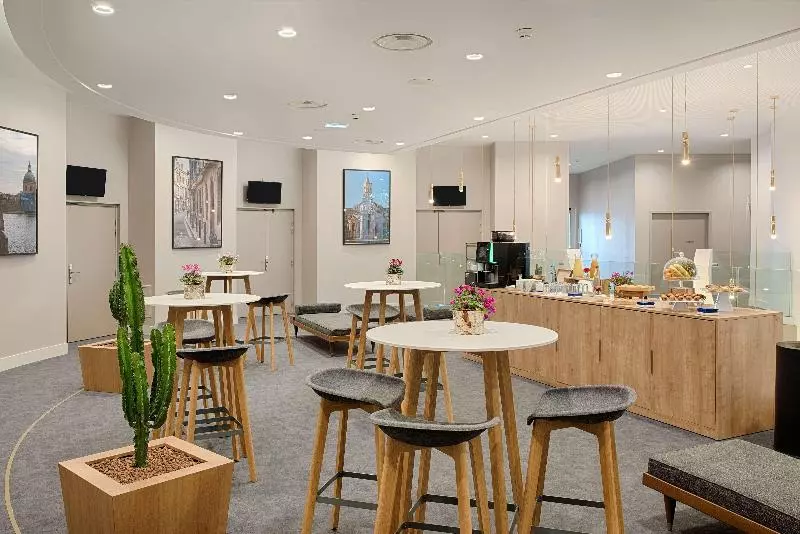 ホテル NH Toulouse Airport