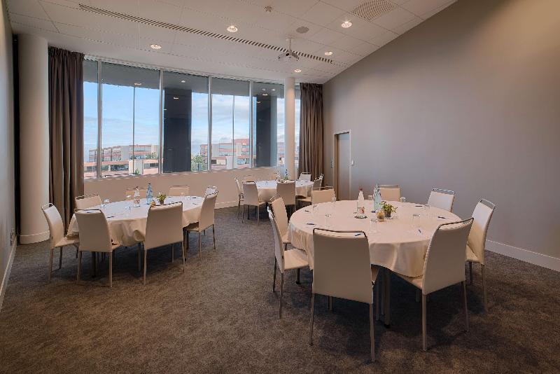 ホテル NH Toulouse Airport