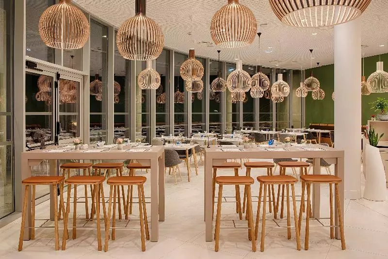 ホテル NH Toulouse Airport