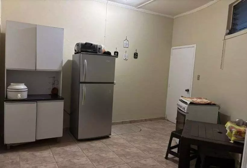 پانسیون Hostal Casa Luna