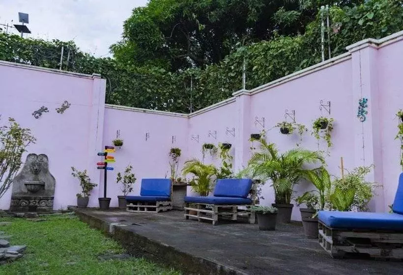 پانسیون Hostal Casa Luna