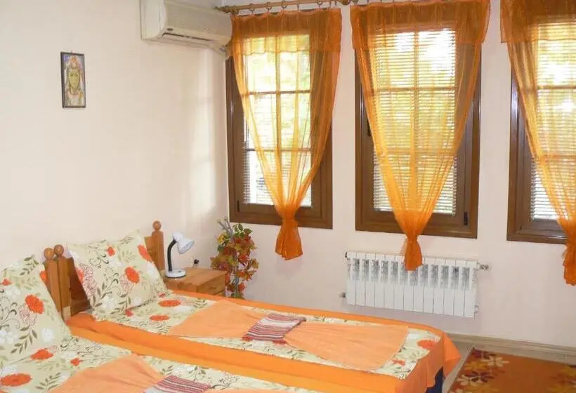 Family Hotel Varusha