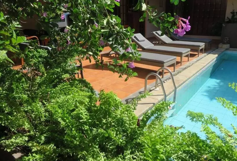 Hotelli Balira Airport