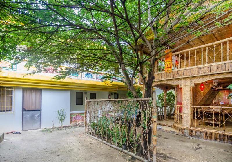 ホテル Bambooze Hauz