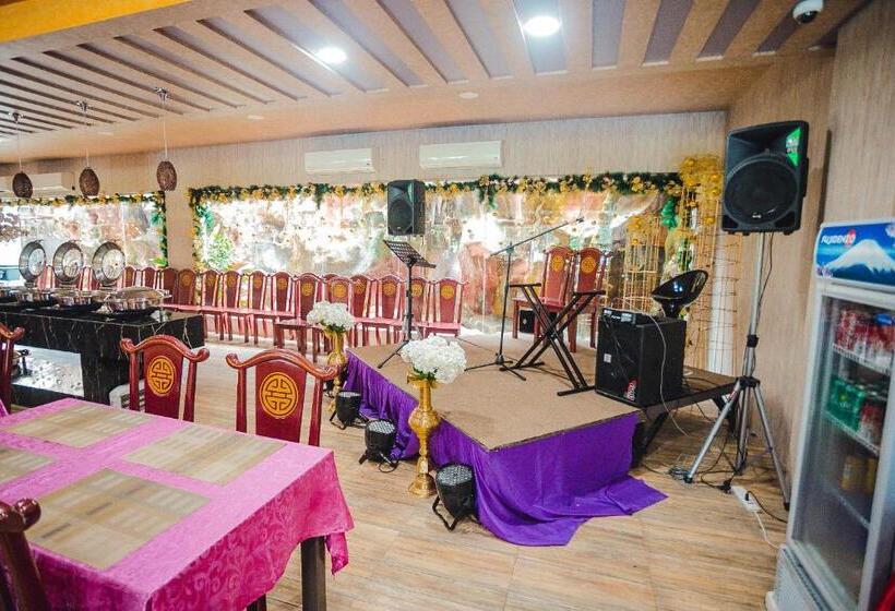 בית מלון כפרי Butuan Grand Palace