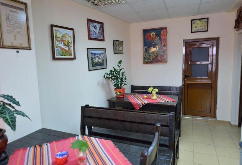 Family Hotel Varusha