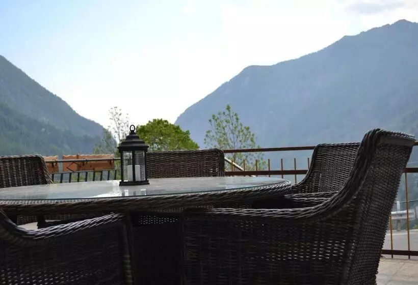 Hotelli L Millefiori Alpine Event Lodge