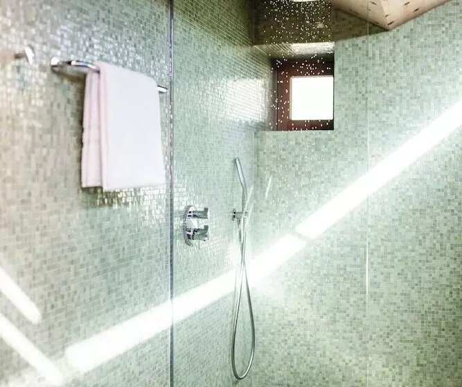 Hotelli La Paula Apartments & Suites
