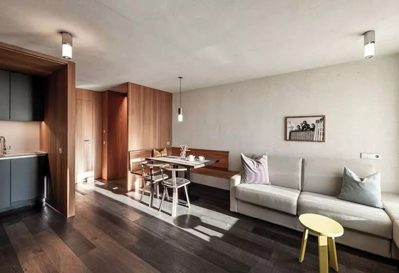 Hotelli La Paula Apartments & Suites
