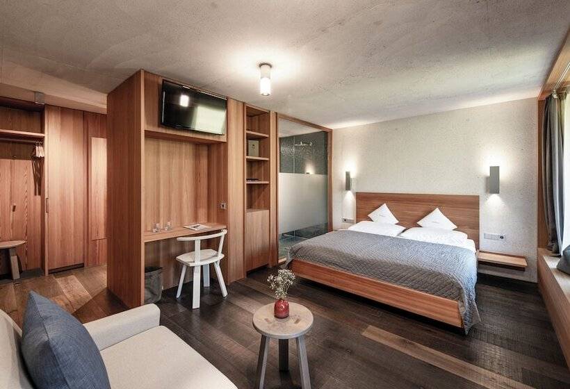 هتل La Paula Apartments & Suites