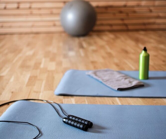 هتل La Paula Apartments & Suites