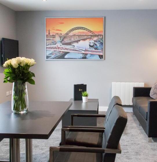 בית מלון כפרי Luxury Apartments Newcastle