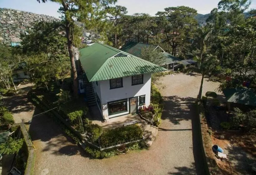 Hotelli Pine Breeze Cottages