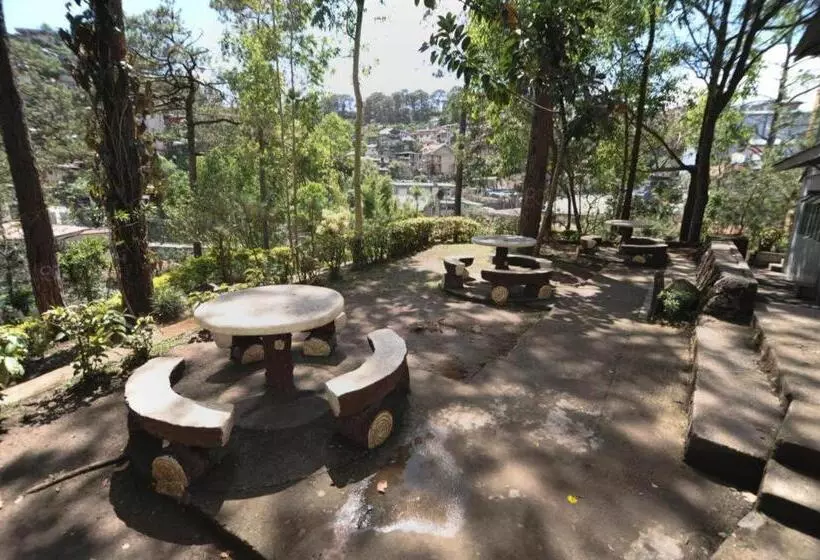 Hotelli Pine Breeze Cottages