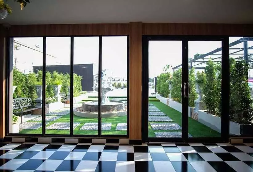 هتل The Ozone Airport Inn
