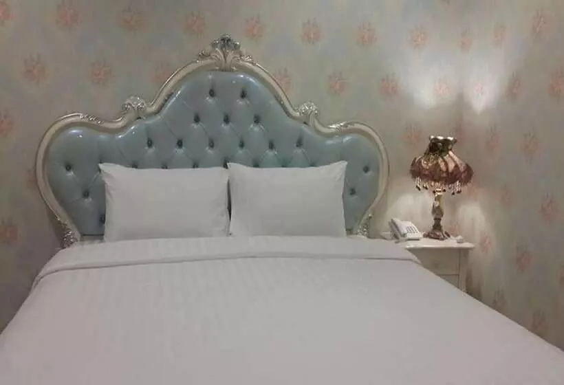 هتل The Ozone Airport Inn