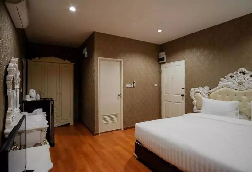 هتل The Ozone Airport Inn