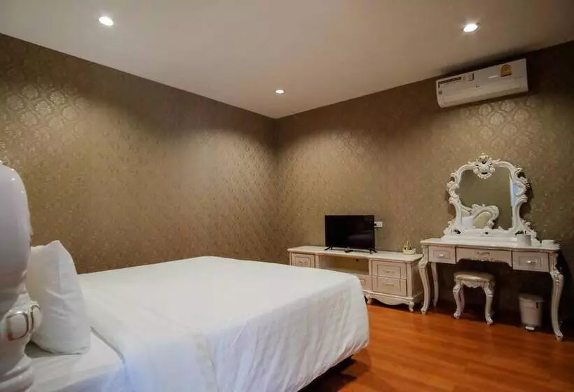 هتل The Ozone Airport Inn