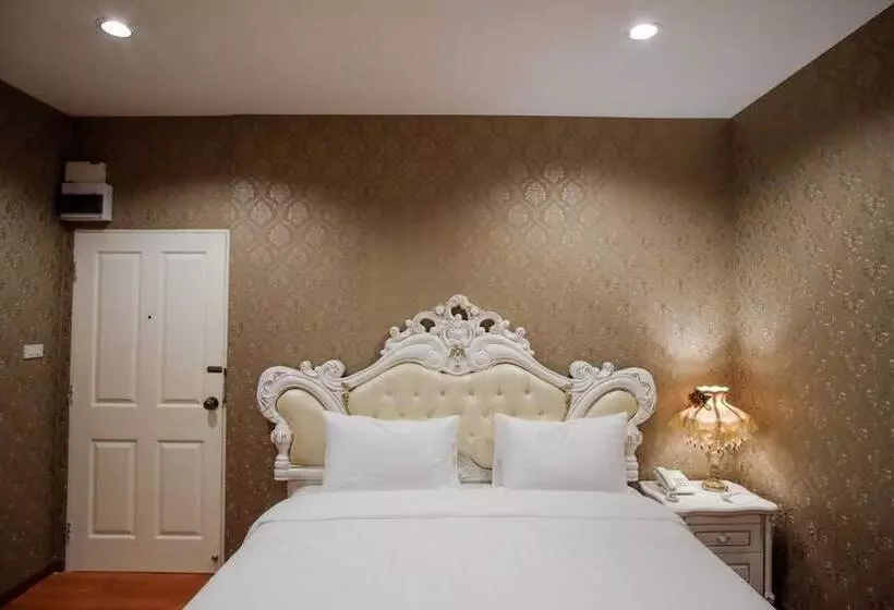 هتل The Ozone Airport Inn