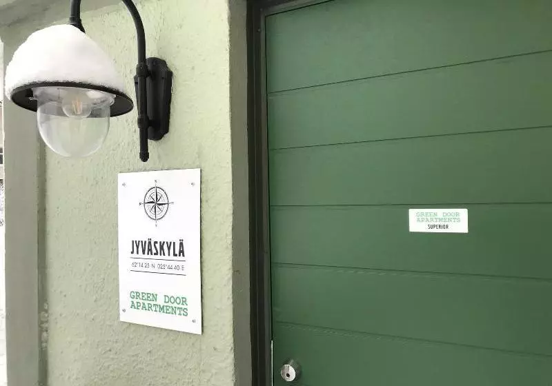 هتل Green Door Apartments