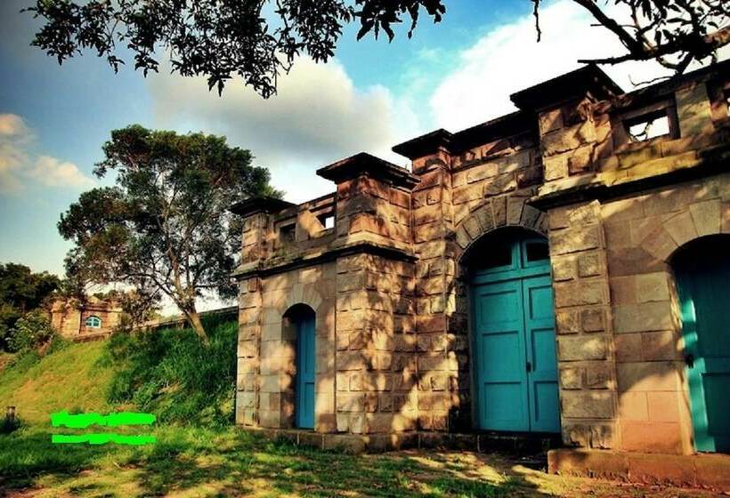 هتل Meet By Chance   Hostel