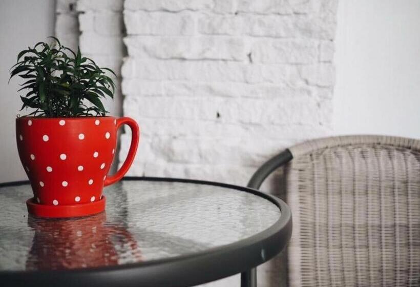 בית מלון כפרי The Sugar Hostel