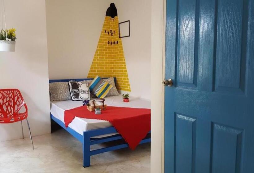 בית מלון כפרי The Sugar Hostel